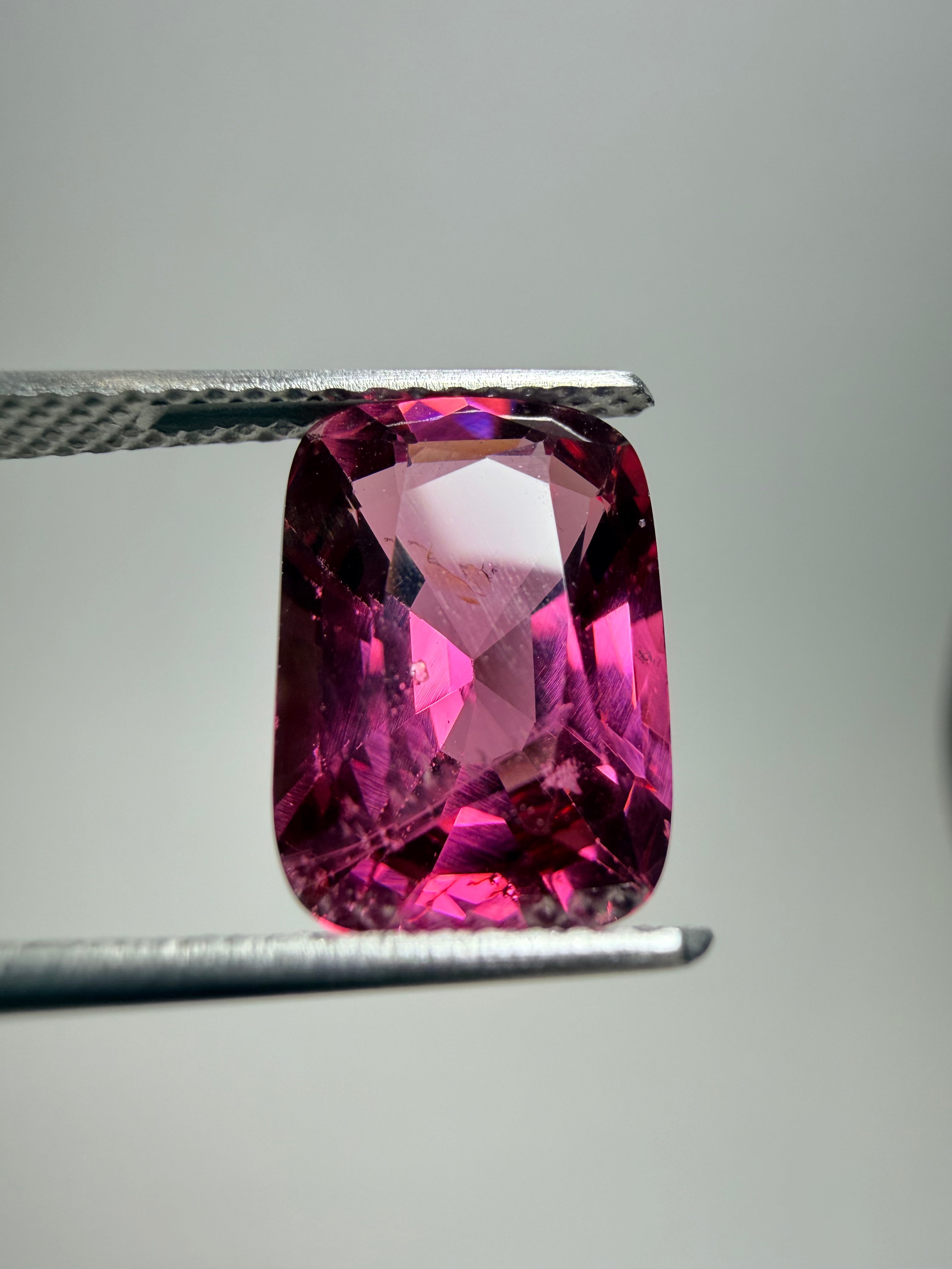 4.31 ct Pink-Purple Spinel from Lục Yên 🇻🇳
